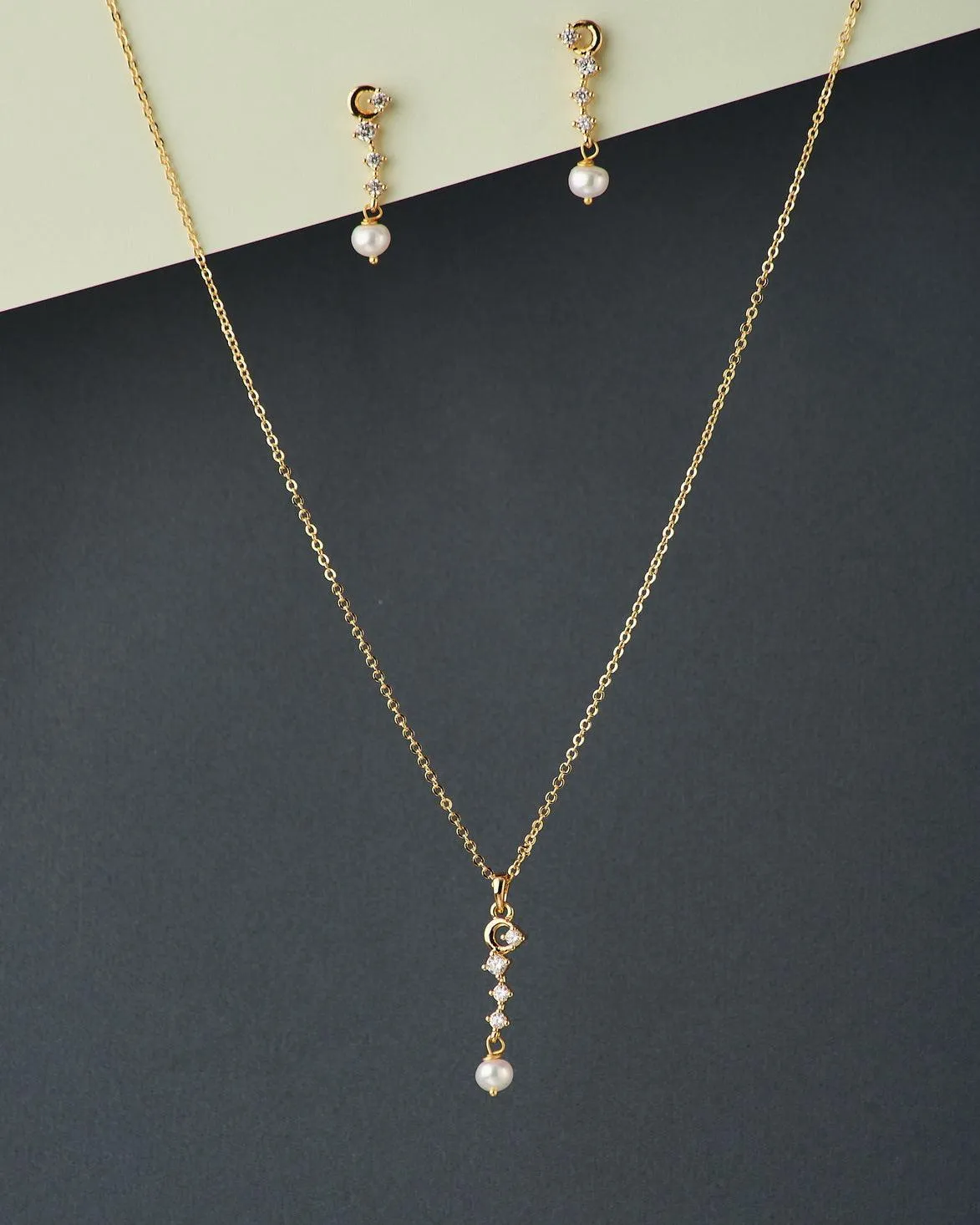 A cute pendant matched with golden polish chain with matching earrings.