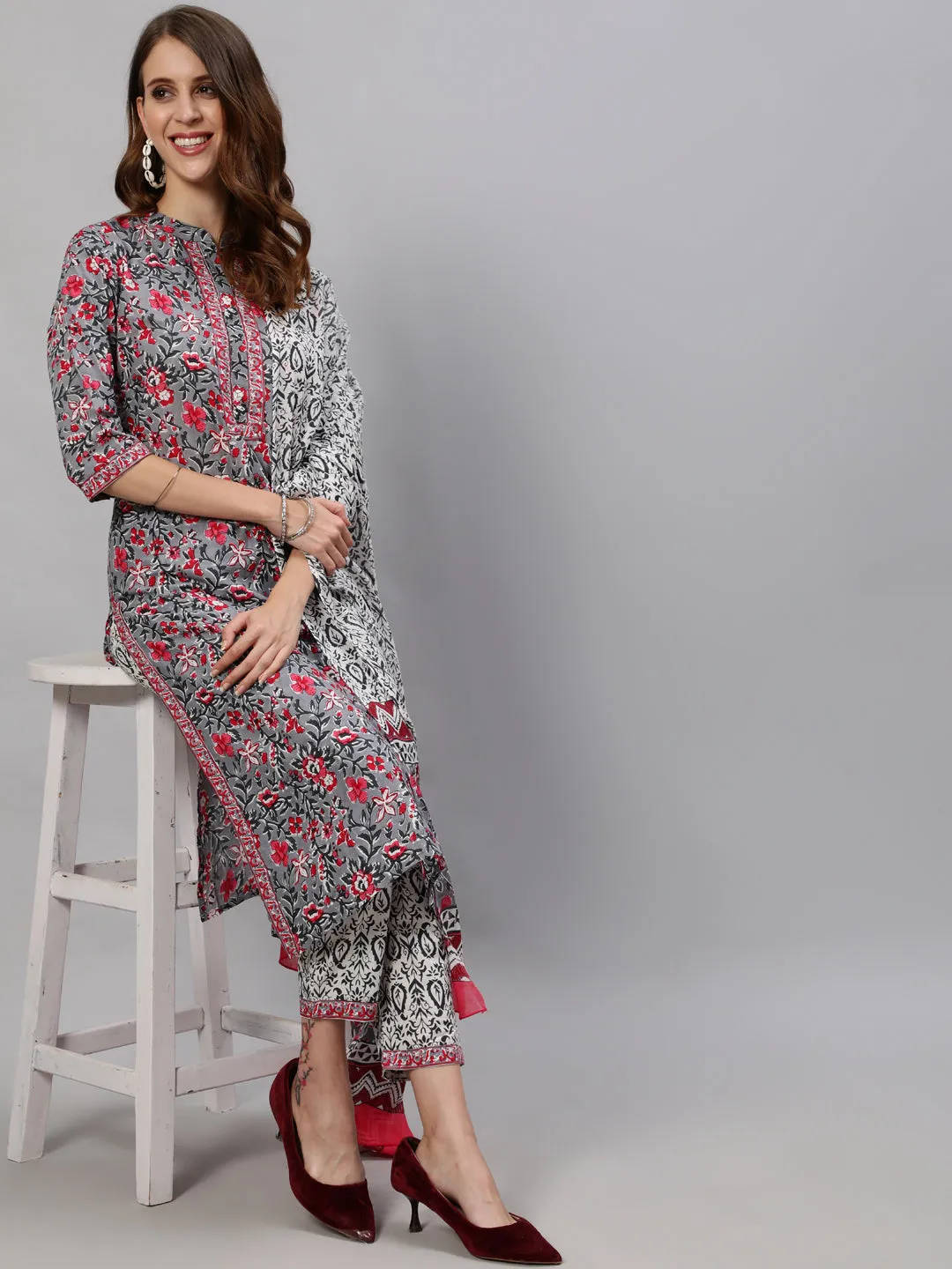 Anubhutee Women Grey  Pink Floral Printed Regular Kurta With Trousers  Dupatta