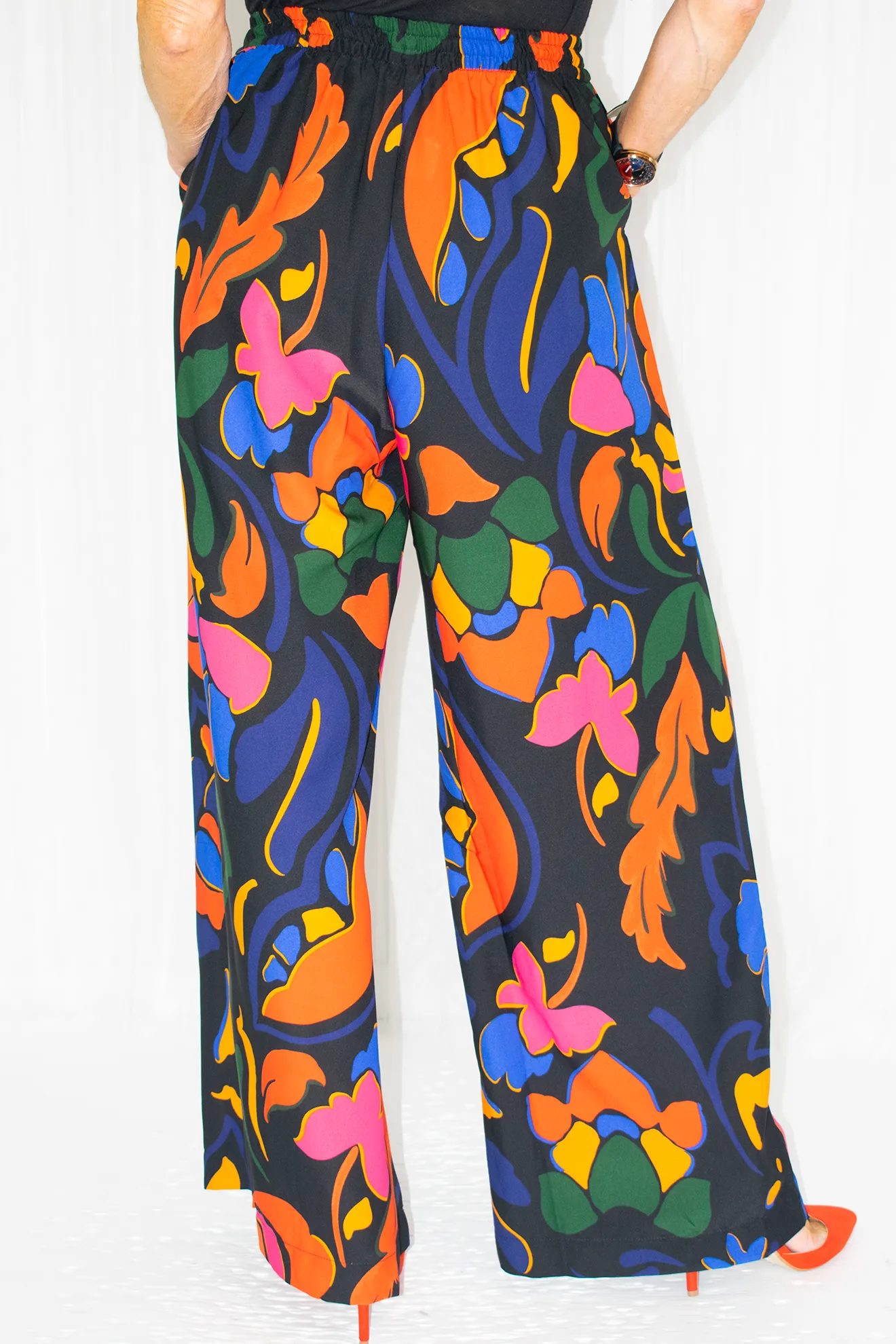 Aurelia Wide leg trousers with elasticated waist in Vibrant Abstract