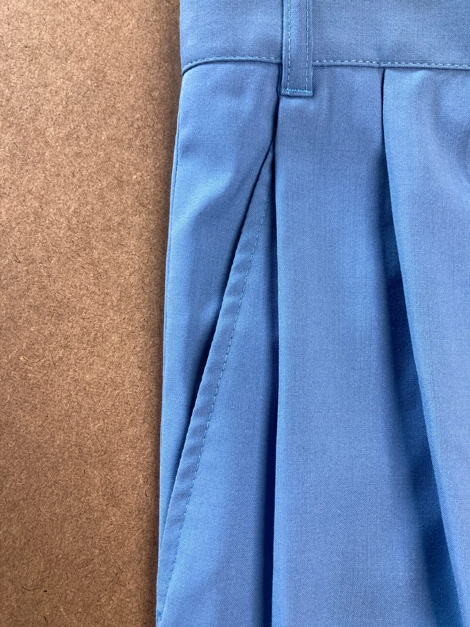 Byblos 1990s blue wool pleated trousers - size 52 new deadstock unhemmed