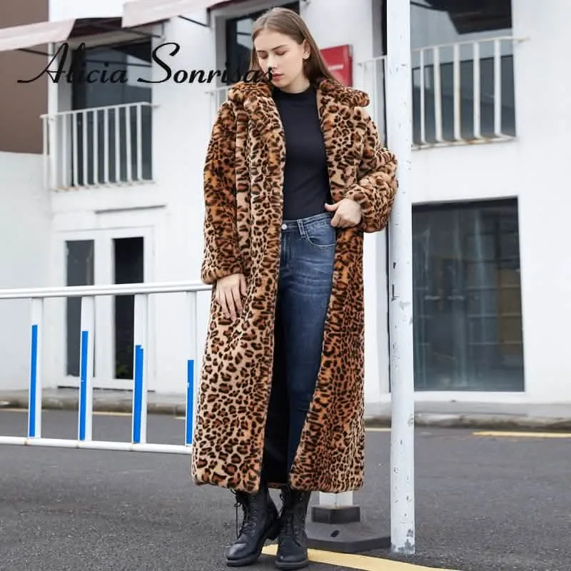 Chic Leopard Print Faux Fur Winter Coat with Elegant Tailored Collar for Women