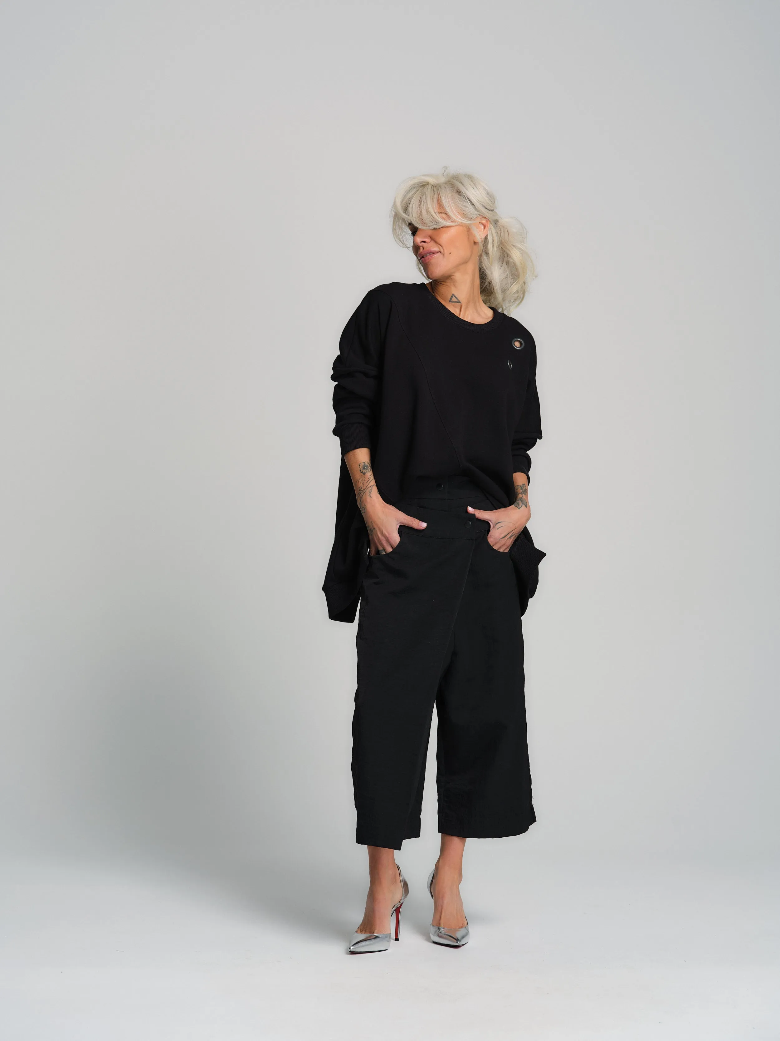 Cropped Black Barrel Pants