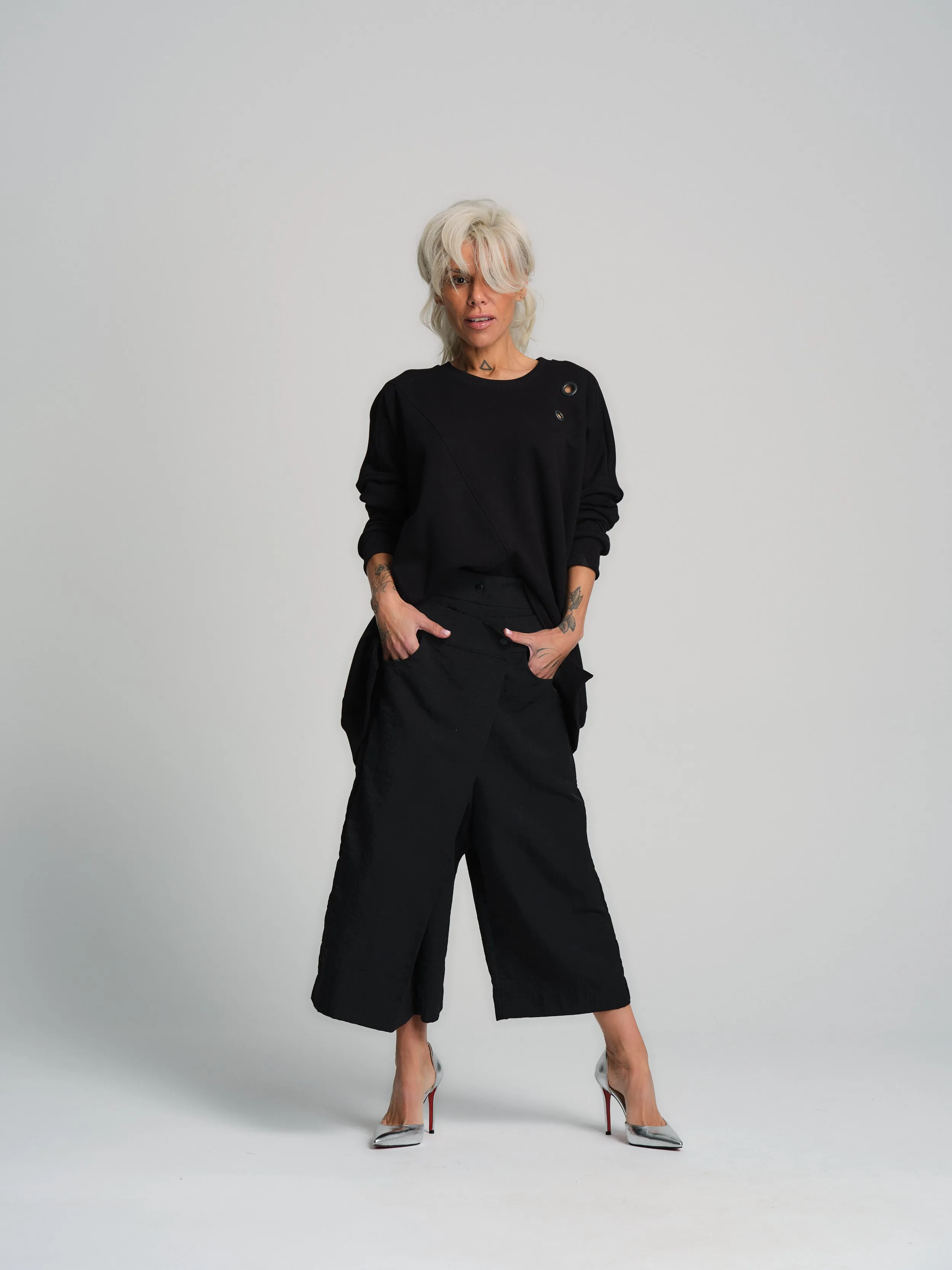 Cropped Black Barrel Pants