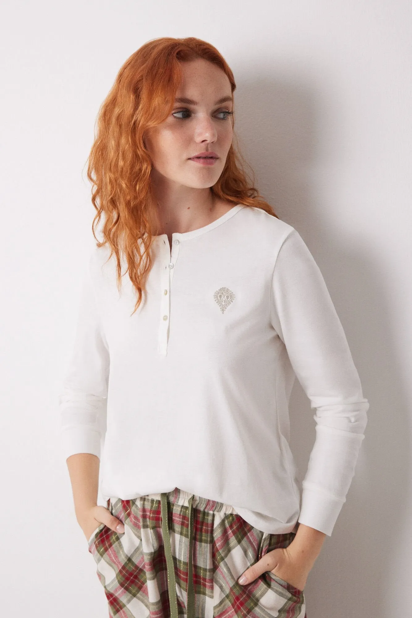 Ivory 100% cotton long-sleeved T-shirt