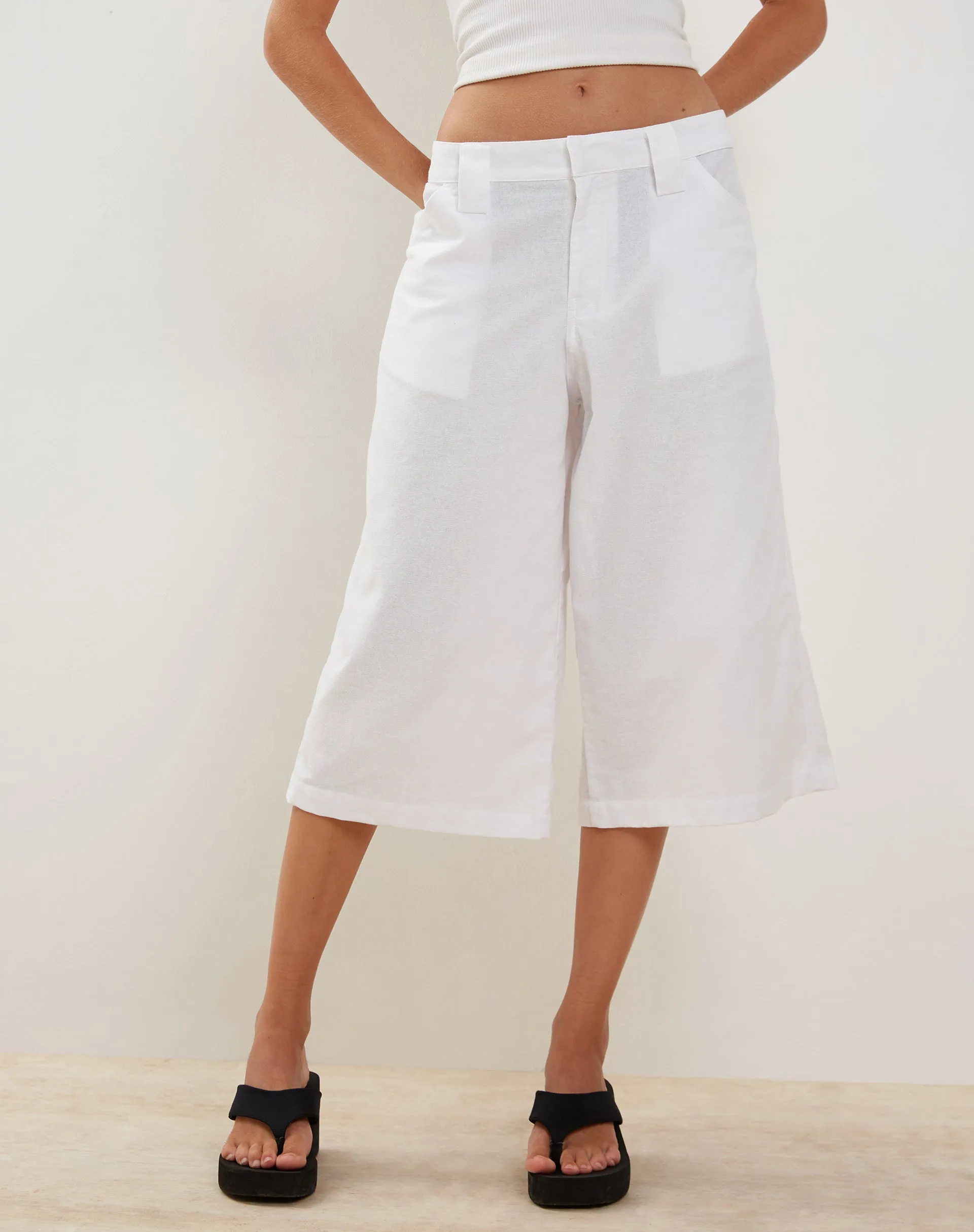 Saomy Longline Shorts in White