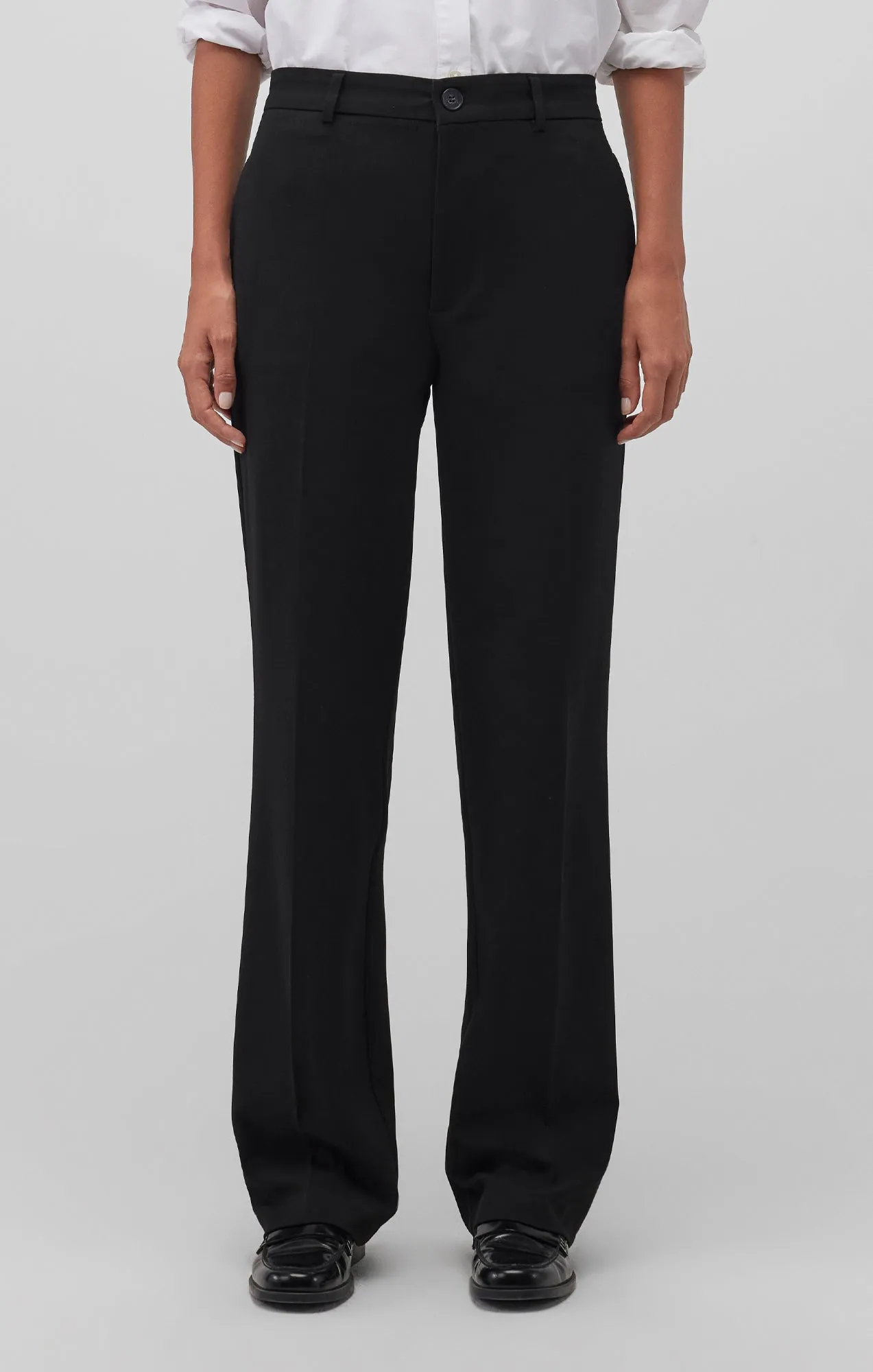 TAILORED STRAIGHT LEG PANTS IN BLACK