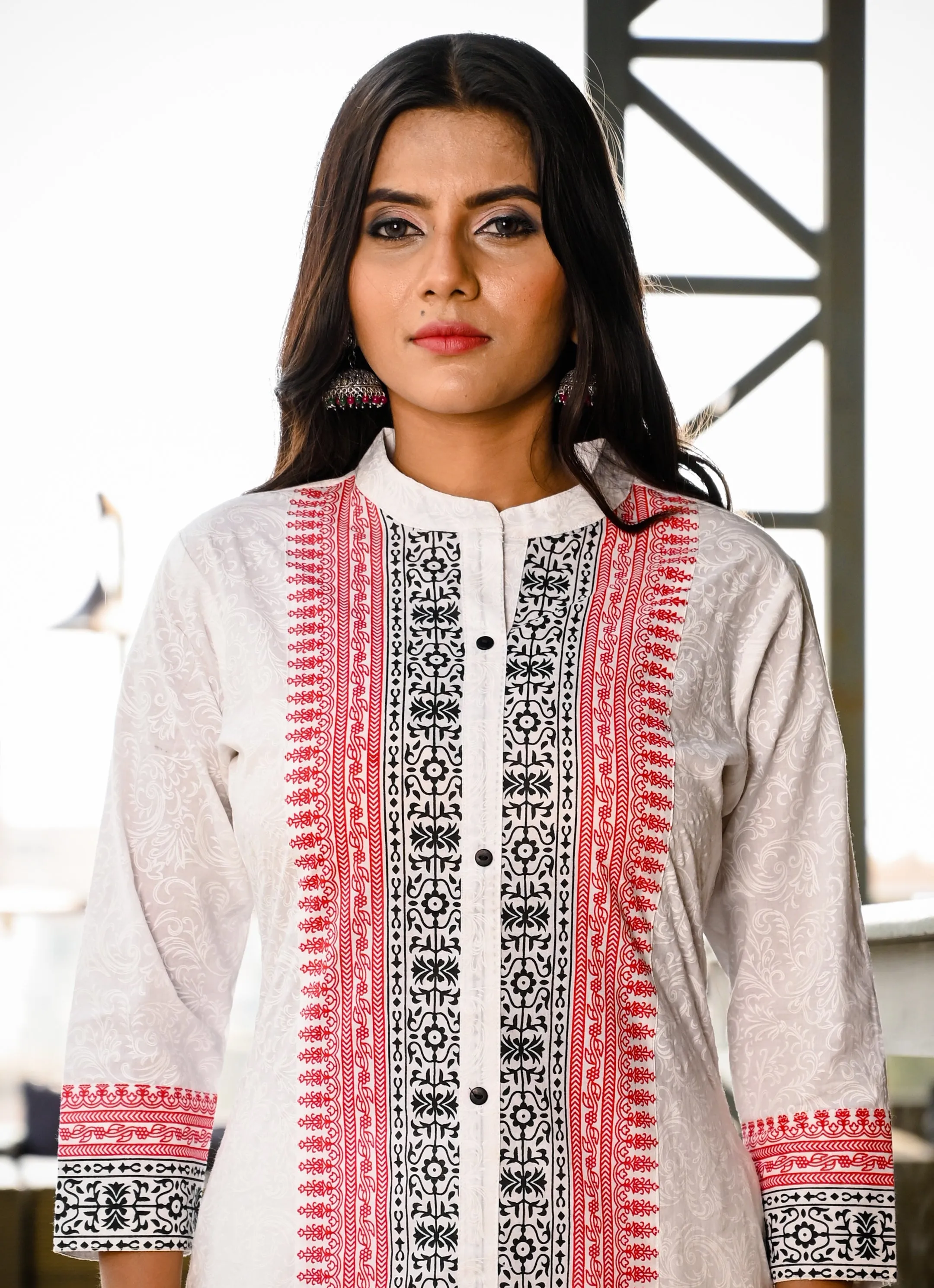 Women White & Red Straight Kurta Set